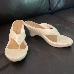 Cute sandals in excellent condition.